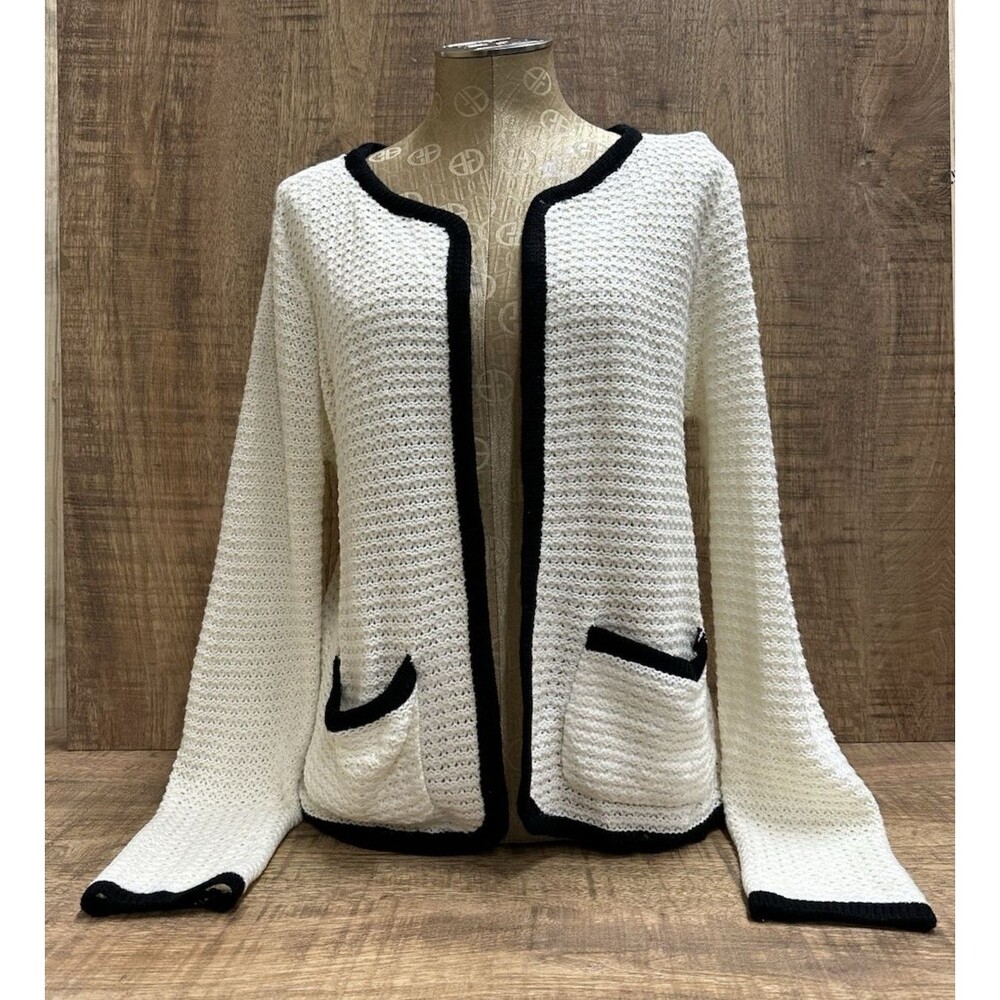 Forever 21 women size Large Ivory Cardigan retro style with front pockets